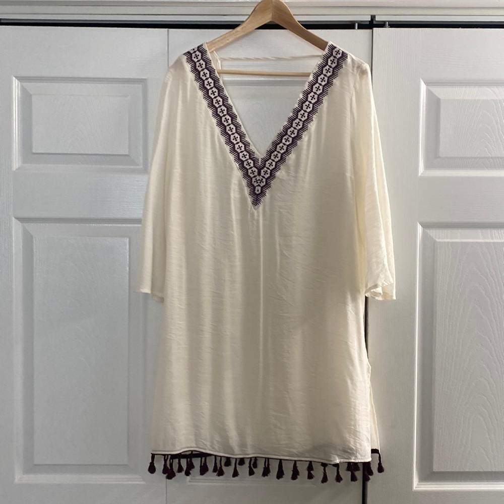 Kona Sol Cream/white cover up with dark burgundy details